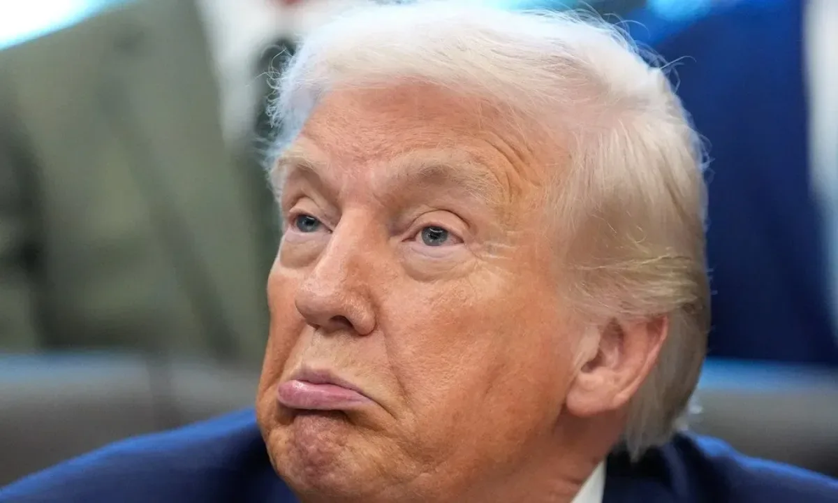Аппетиты растут: после залива и озера Трамп попросил Google переименовать Атлантический океан — получил отказ