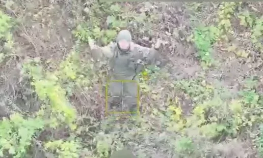 Російський військовий здався в полон під контролем дрона з гучномовцем 