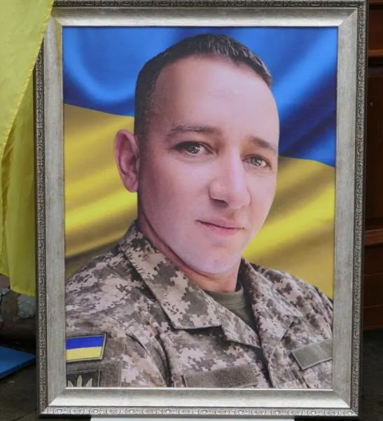 У скорботі Калуська громада попрощалася із Захисником Назаром Середюком