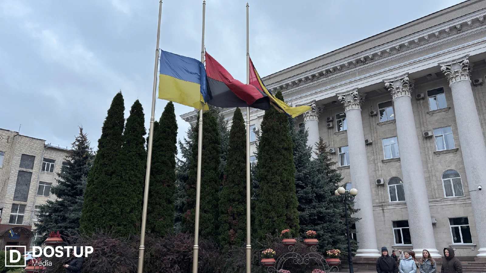 З трьома військовими попрощалися у Кропивницькому 20 жовтня: містом проїхав траурний кортеж