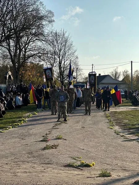 Помер від важкого поранення: на Волині попрощалися з Героєм Романом Лисюком (фото)