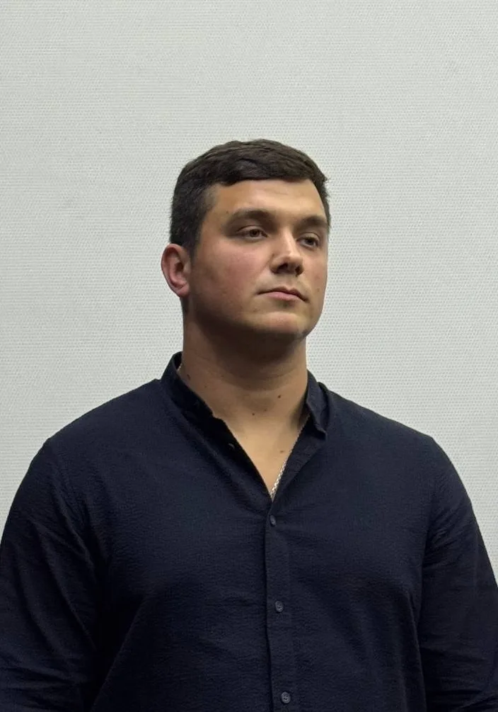 Євгеній (Джексон) Долгополов, головний сержант 7-ї артилерійської бригади «Ґреґіт», на показі документального фільму "Ґреґіт. Командир Чорного лісу" в Івано-Франківську.