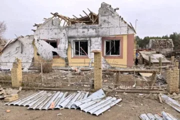 На ТОТ Херсонщини через відсутність опалення люди розпилюють на дрова паркани та покинуті будинки - ЗМІ