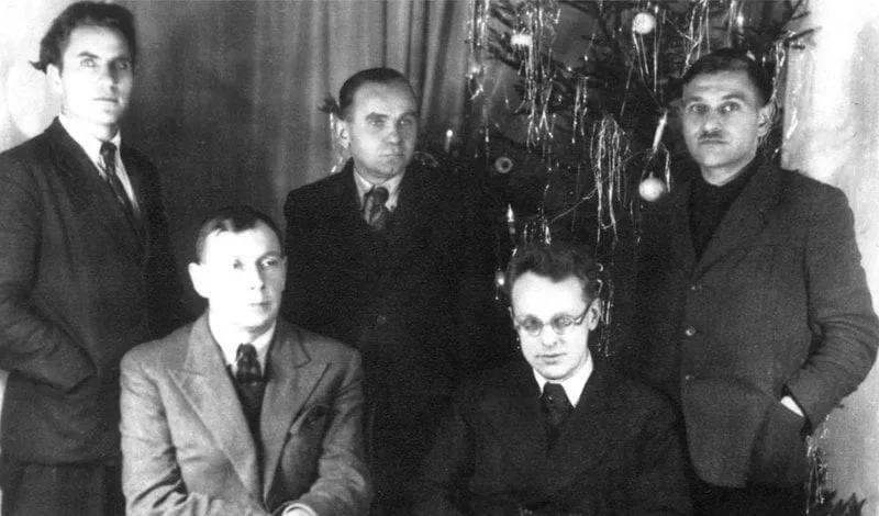 Учасники Мистецького Українського Руху. Зліва направо: стоять — Василь Барка, Улас Самчук, Ігор Костецький; сидять — Євген Маланюк, Юрій Шевельов. Світлина початку 1947 року. Архів-музей УВАН ім. Дмитра Антоновича. Мисте́цький Украї́нський Рух — організаці