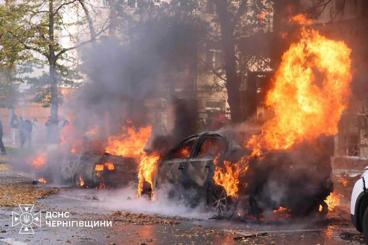 Росіяни вдарили по центру Чернігова, загинули двоє дітей