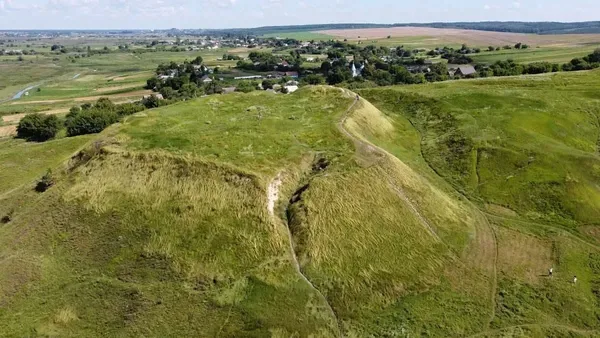 За 55 км від Луцька причаїлася тисячолітня фортеця, де знайшли сліди воїнів та ювеліра (фото)