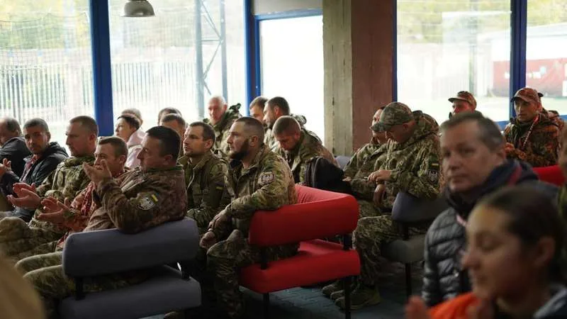 (ФОТО) Понад сотня учасників: у Чернівцях зафіксували рекорд України з масового забігу військових і ветеранів