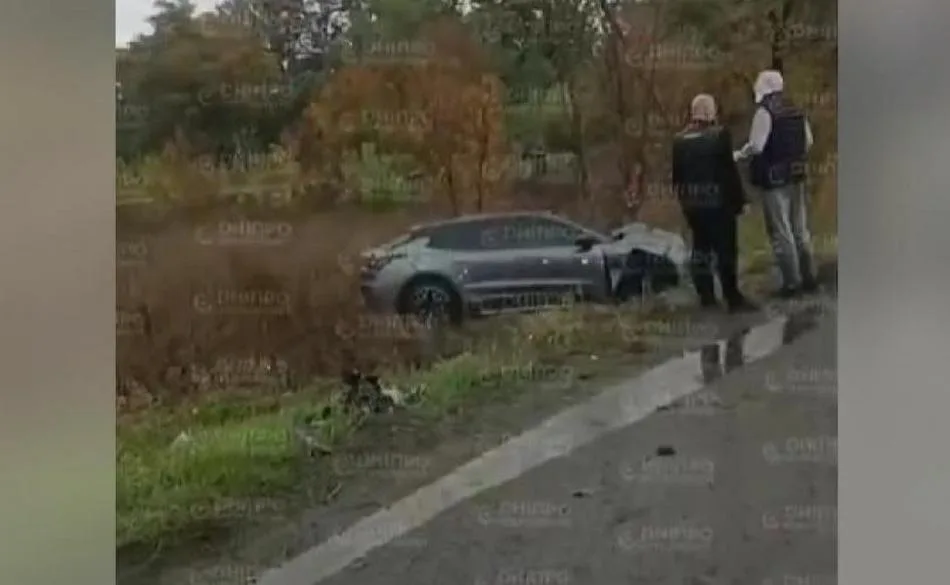 У Дніпрі автівка вилетіла у кювет (відео)