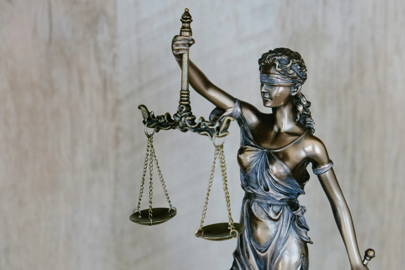 Колишніх керівників Павлоградського хімічного заводу звільнили від кримінальної відповідальності: у чому їх звинувачували