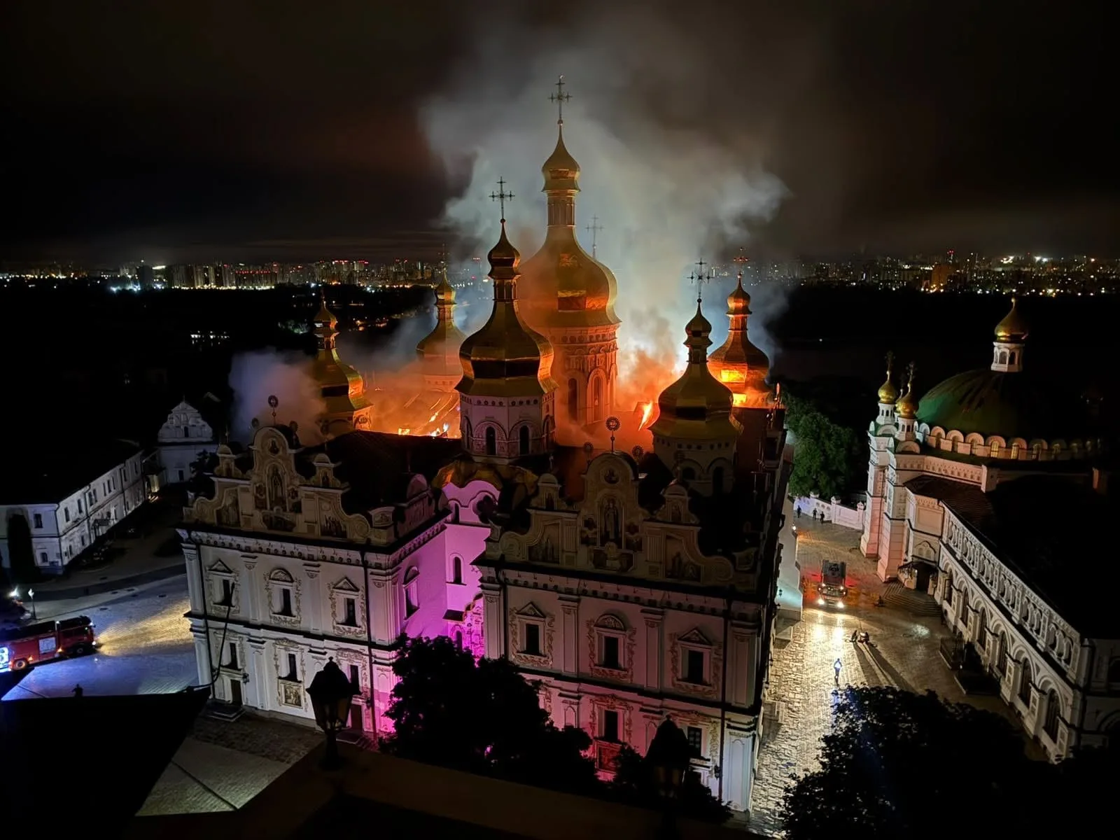 пожежа у Києво-Печерській лаврі унаслідок атаки РФ 15 червня