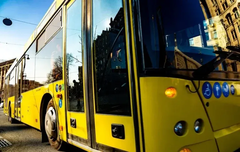 Завтра, 20 жовтня, ярмарки змінять рух двох автобусних маршрутів (схема)