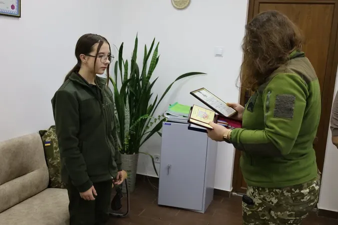 На Волині доньці загиблого Героя вручили три державні нагороди (фото)