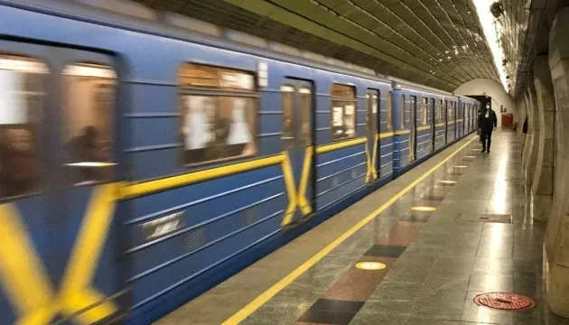 У ранкові та вечірні години пік поїзди «зеленої» лінії метро столиці курсують за спеціальним графіком, – КМДА