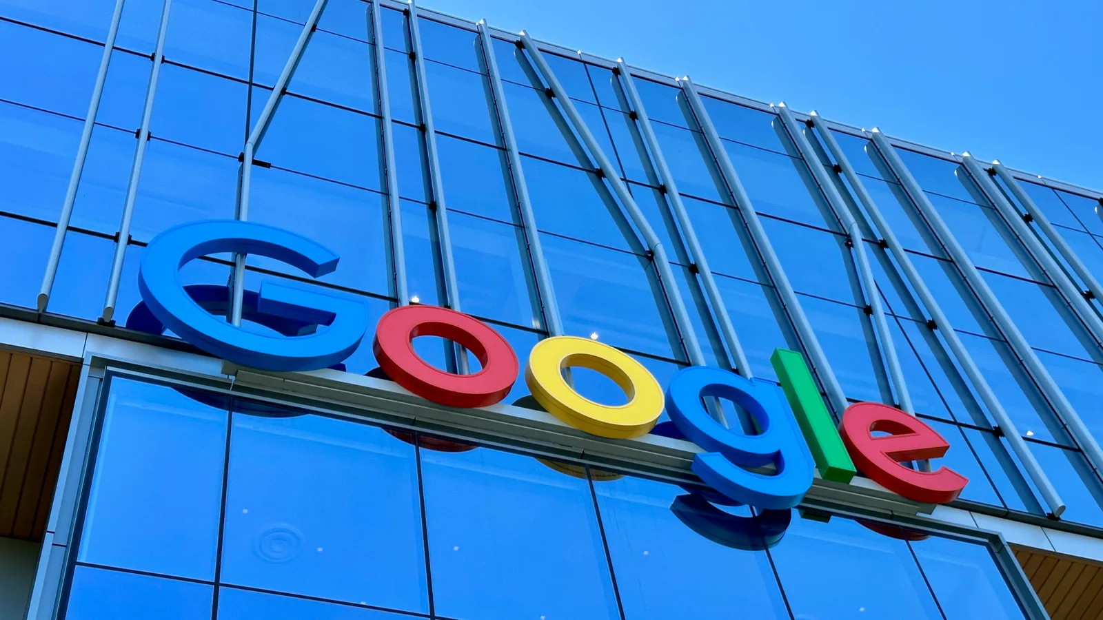 ЄС готує новий податок, щоб стягнути гроші з Google, Apple та Meta