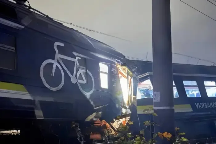 На Львівщині зіткнулися два потяги: п'ятеро постраждалих (відео)