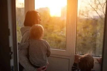 Держстат: діти є у кожній четвертій родині в Україні, кожен пʼятий дорослий - одинак