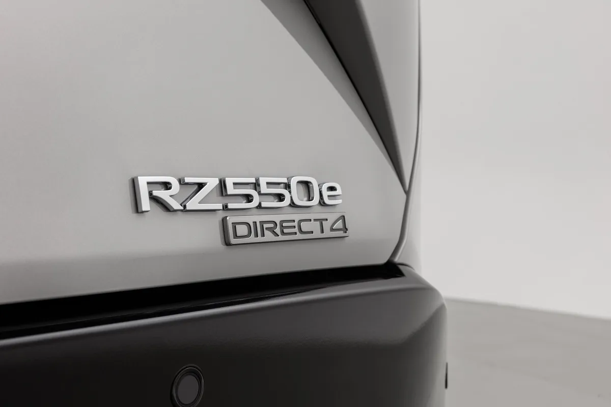 Шильдик RZ550e DIRECT4
