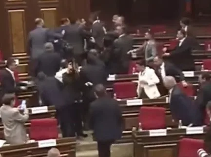 В парламенте Армении эпично подрались депутаты