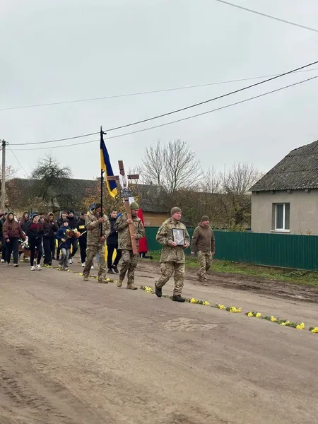 Помер від важкого поранення: на Волині попрощалися з Героєм Романом Лисюком (фото)