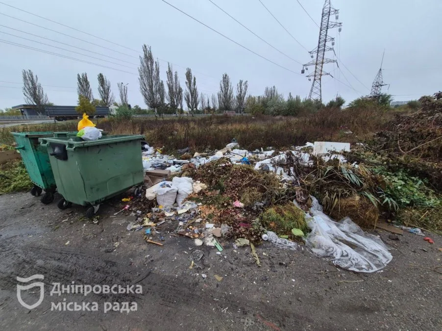 У Дніпрі перевірили договори на послуги з управління побутовими відходами та стан контейнерних майданчиків в Амур-Нижньодніпровському районі - 18.10.2026 