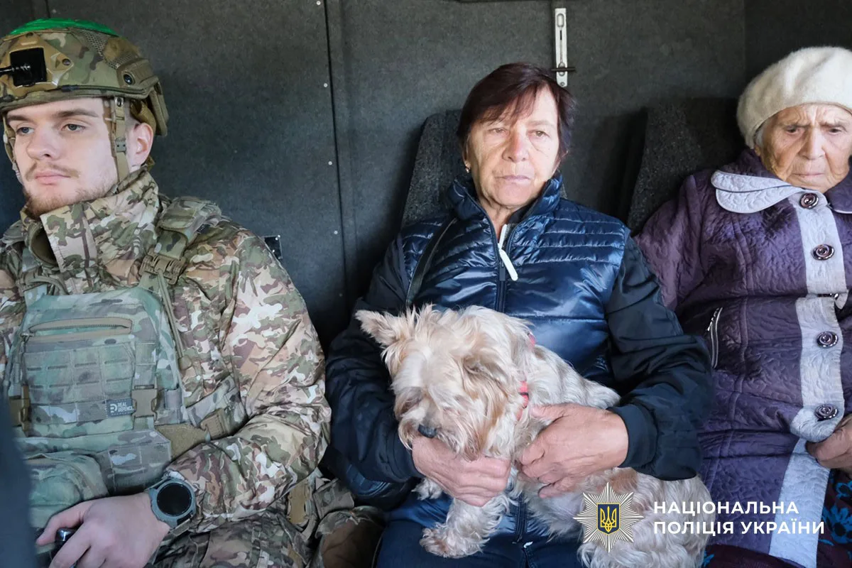 Росіяни атакували автівку "Білих Янголів" під час евакуації, однак їм вдалося врятувати пʼятьох людей з Краматорської громади