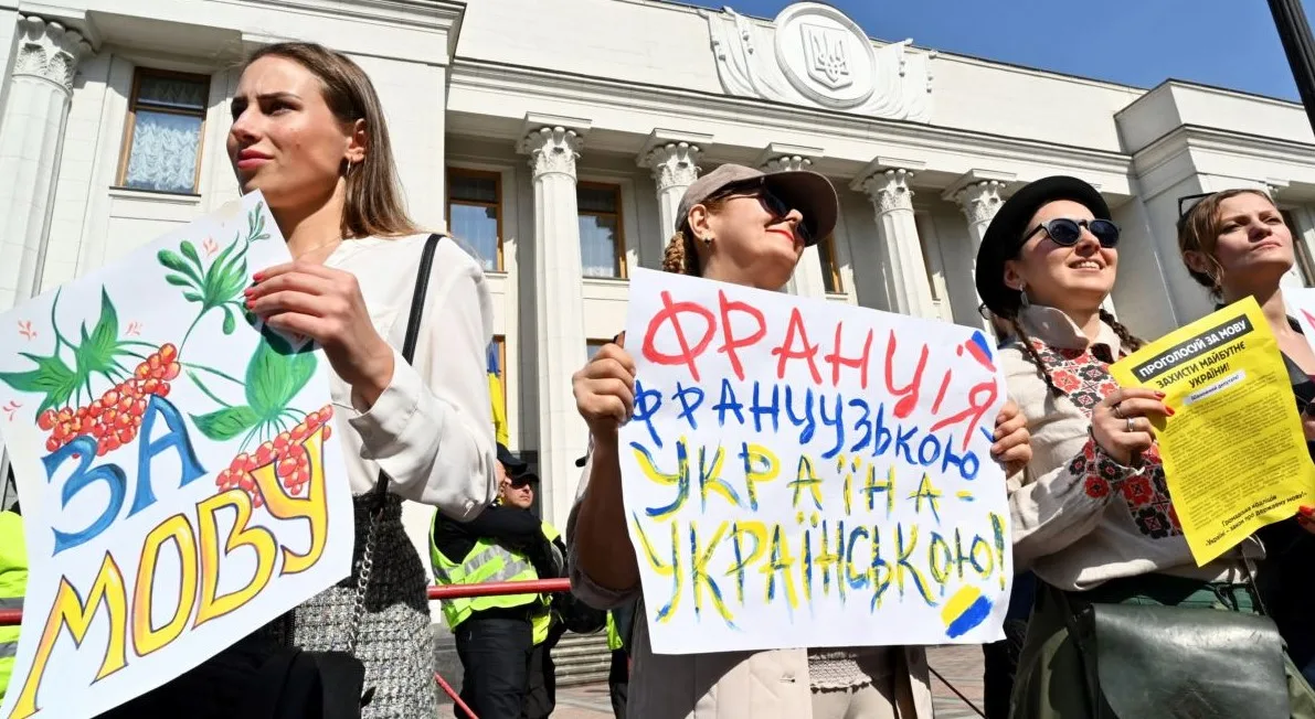 Более 2200 жалоб за девять месяцев: где чаще всего нарушают закон о языке