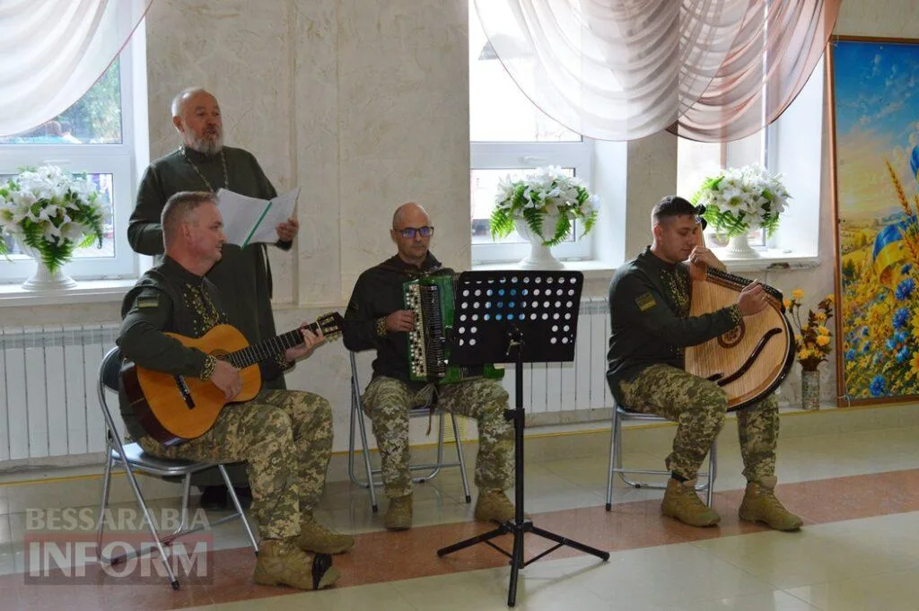 Від артефактів із фронту до концертної сцени: у Білгороді-Дністровському вшанували захисників та захисниць