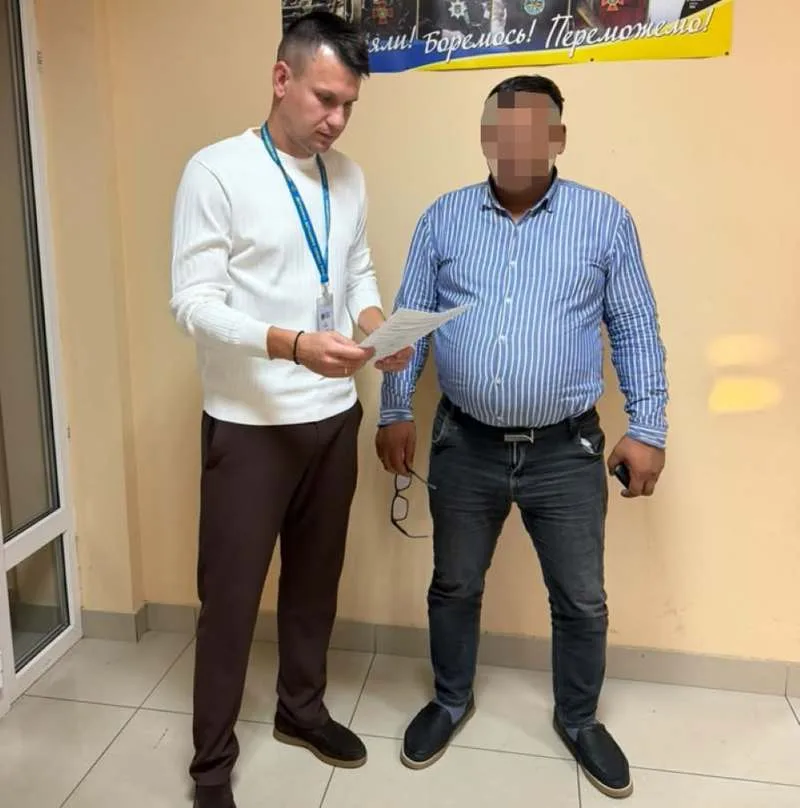 На Буковині видворили до країн походження чотирьох молдован та еквадорку На Буковині видворили до країн походження чотирьох молдован та еквадорку