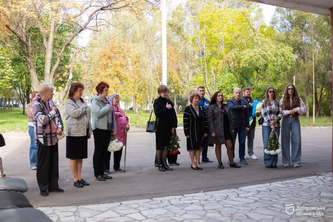 У Дніпрі на фасаді гімназії № 25 відкрили меморіальну дошку на честь загиблого захисника Олександра Дубовика - 08.10.2026