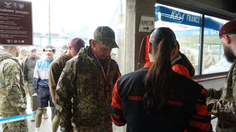 (ФОТО) Понад сотня учасників: у Чернівцях зафіксували рекорд України з масового забігу військових і ветеранів