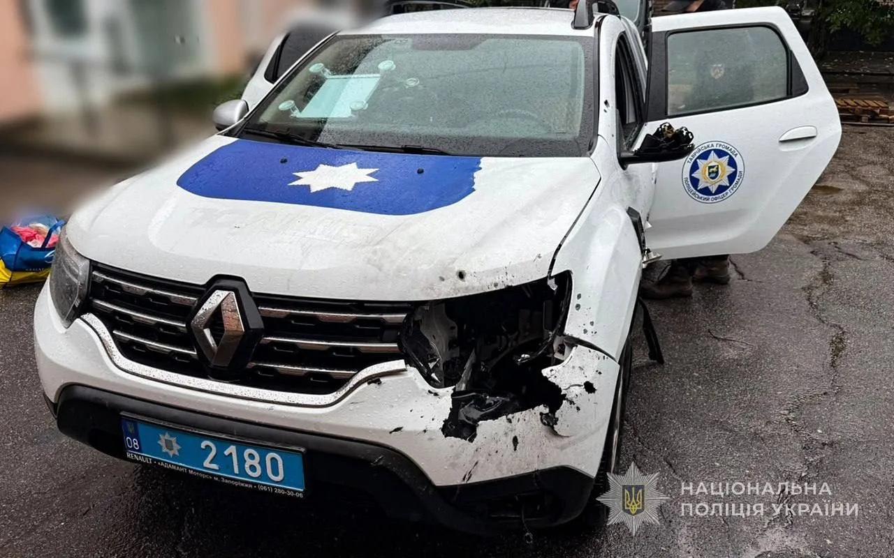 Російський дрон атакував поліцейське авто з евакуйованими на Запоріжжі
