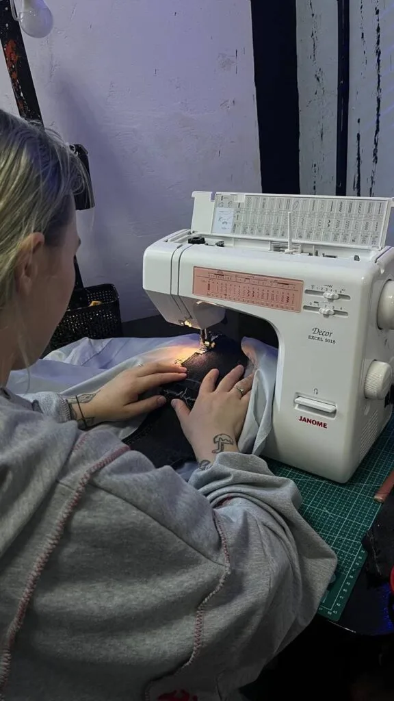 Більшість виробів Карини існують лише в одному екземплярі, адже для кожного вона добирає різні матеріали та оздоблення.