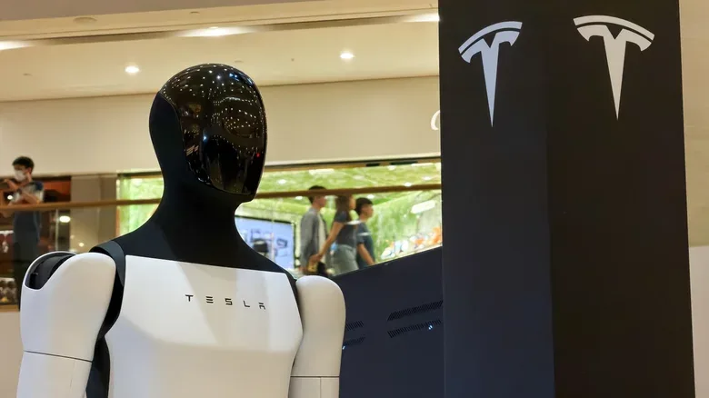 Tesla хоче випускати понад 1000 роботів Optimus щотижня