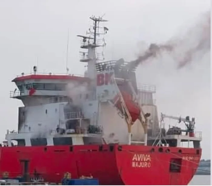 росія знову атакувала торговельне судно в Чорному морі — загинув стюард, ще семеро людей постраждали