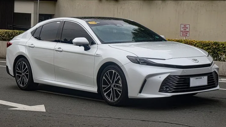 Автомобиль Toyota Camry