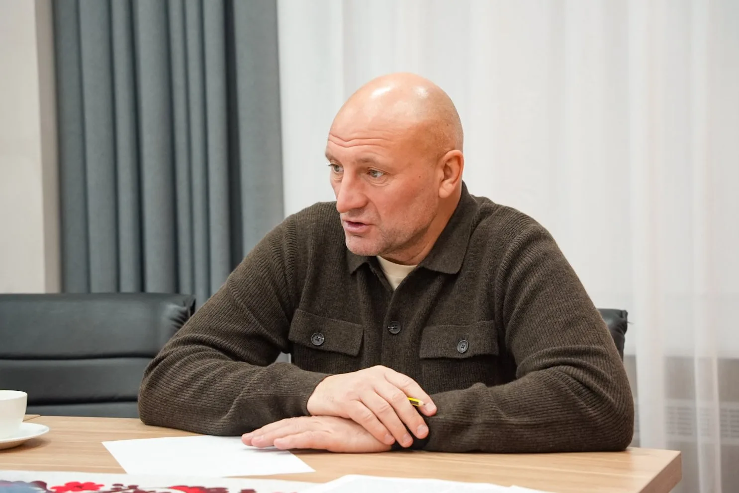 “Люди шукають крайнього в ситуації, і часто ним стає не путін, а місцевий посадовець, що до проблеми не має стосунку”, – мер Черкас