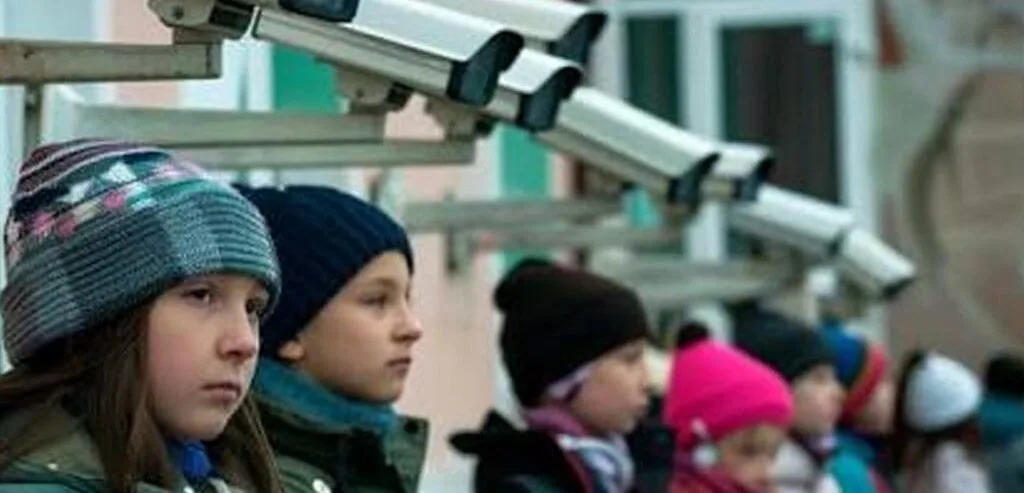 Інформацію передають силовикам: Кремль впроваджує тотальне стеження за дітьми