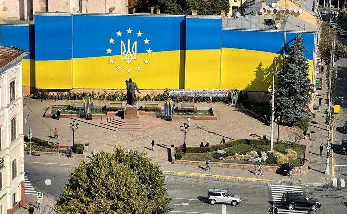 (ВІДЕО) Ранкове вітання міського голови Романа Клічука з Днем Чернівців
