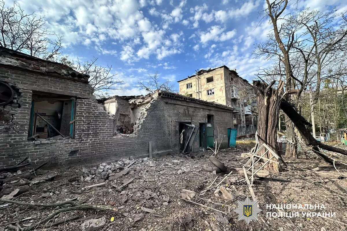 Наслідки авіаударів по Краматорську — пошкоджені житлові будинки, заклади освіти та автомобілі ДСНС