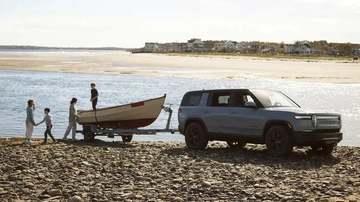 Автомобиль 2026 Rivian R1S