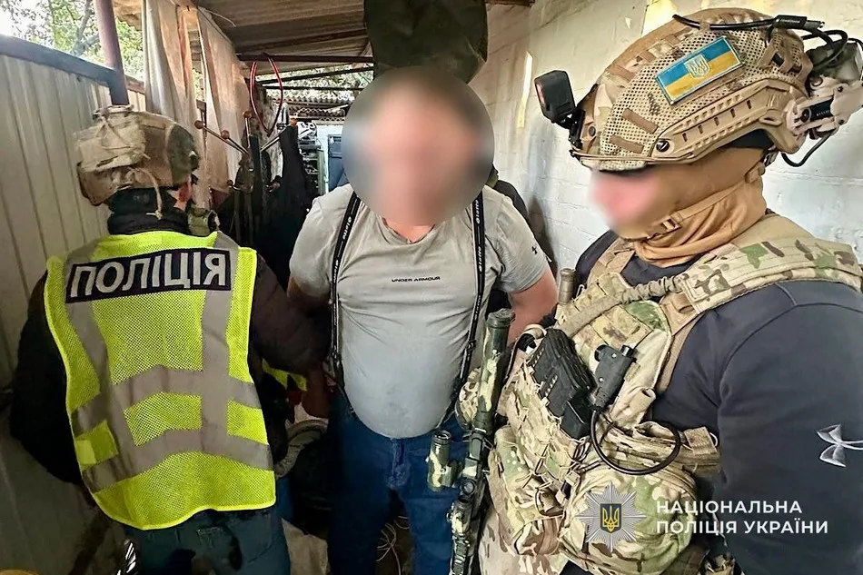 У Дніпрі двоє злодіїв викрали мотоцикл з гаражу