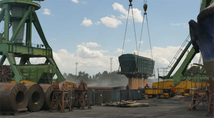 Безпекові ризики та зупинки Суліни утримують високі ставки фрахту