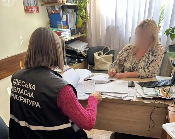 Після смерті немовляти від голоду на Одещині керівниця служби дітей отримала підозру