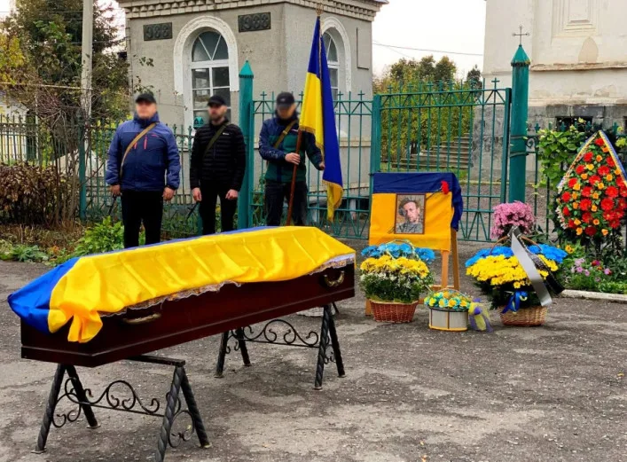У Глухові попрощалися із загиблим захисником України Петром Семернею