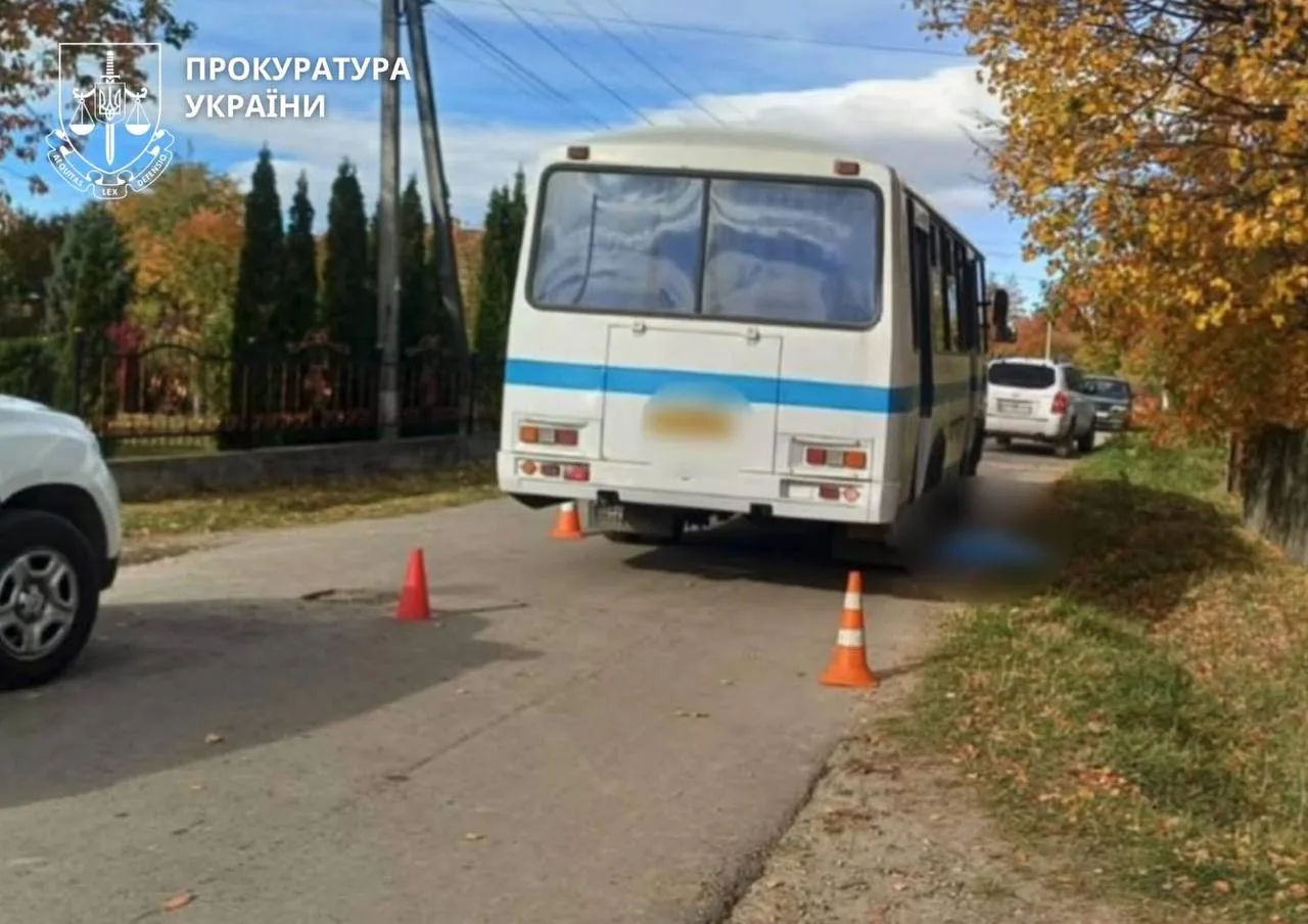 Водія автобуса, який наїхав на 4-річного хлопчика, затримали