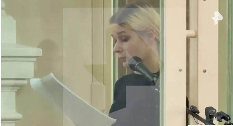 У РФ онука екс-мера Самари, яка отруїла і його, і бабусю, а потім розчленувала тіла і прокрутила через м’ясорубку, проситься на “СВО”