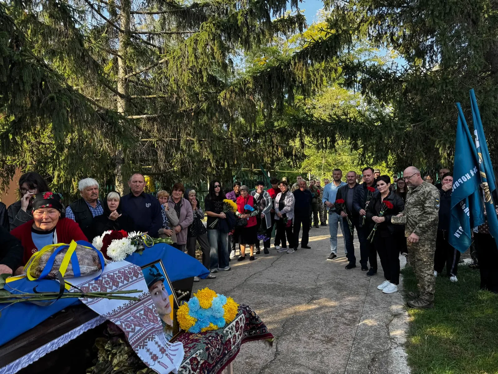 Саф’янівська громада провела в останню путь 21-річного Героя Євгена Мінженера з позивним «Андатра»