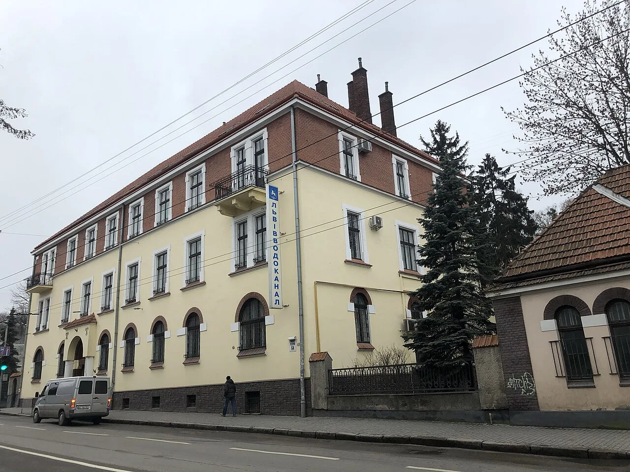 Легковик в’їхав у тролейбус біля водоканалу у Львові
