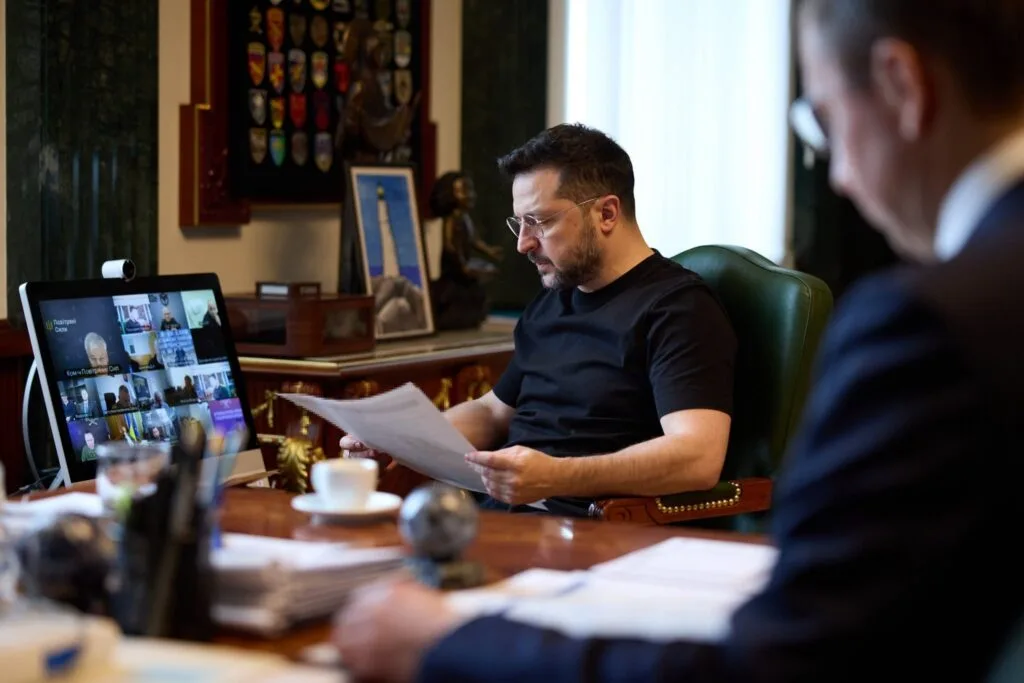 Майже місяць очікуємо на підпис Гегсета щодо ракет для «петріотів» та «насамсів», – Зеленський