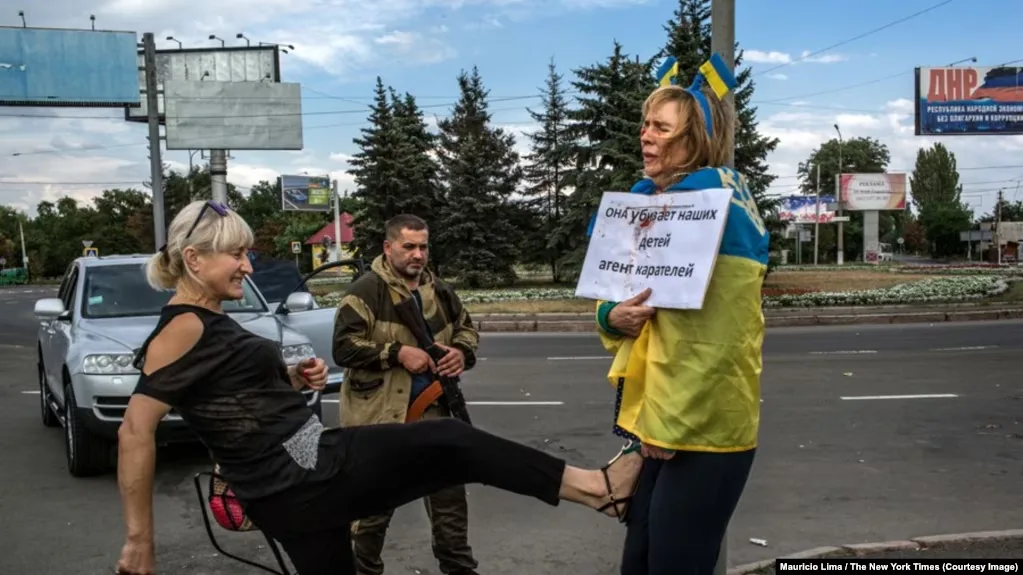 Учасників незаконного формування "Восток" підозрюють у жорстокому поводженні з волонтеркою на Донеччині